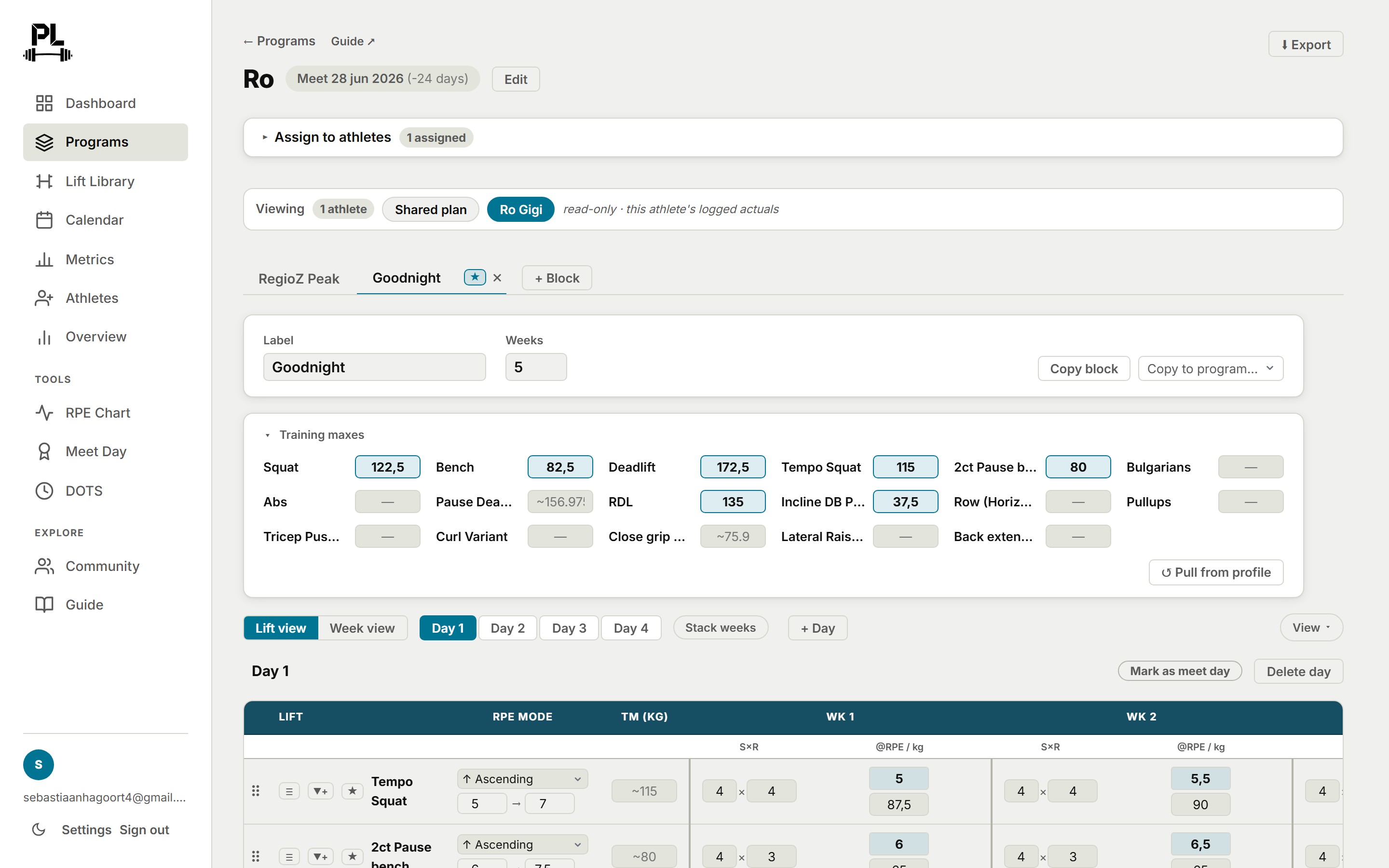 PrimedLifter program builder: a block with squat, bench and deadlift, RPE modes (Ascending 7 to 9, kg per week), a training-max bar, and per-week weights with -10% and 70%-of-e1RM backdown sets.